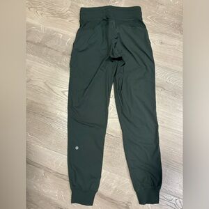 LULULEMON JOGGER PANTS SIZE 2. LIKE NEW!!!